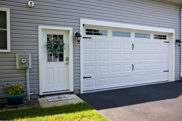 24/7 Emergency Garage Door Panel Replacement experts in Bradford, RI